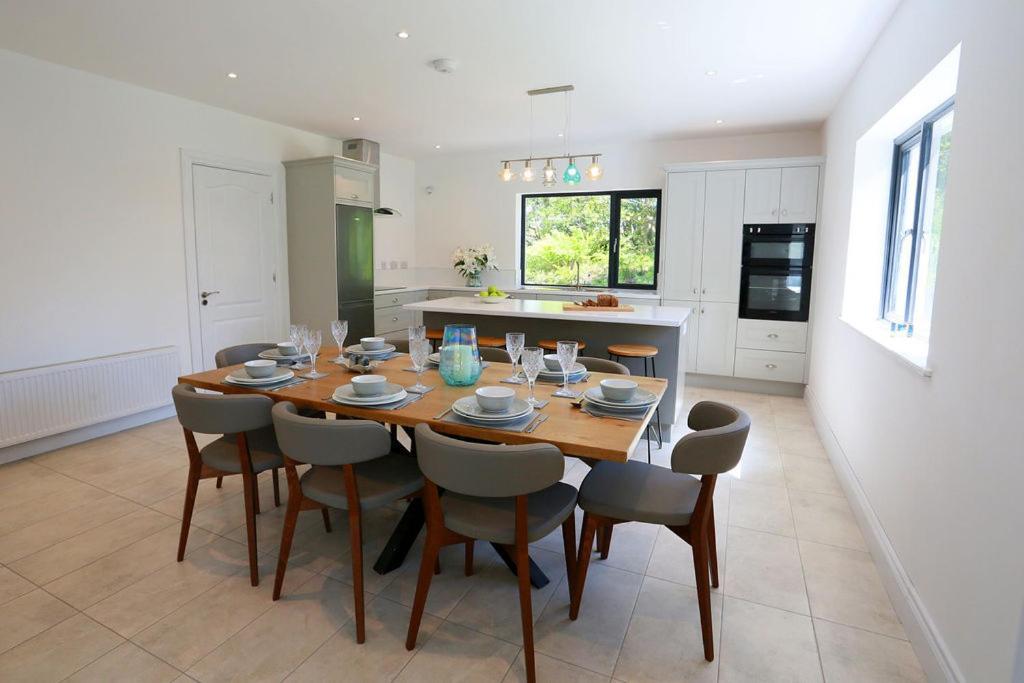 Luxury 6 Bedroom Spiddal Villa, Jacuzzi, Balcony Galway Exterior photo