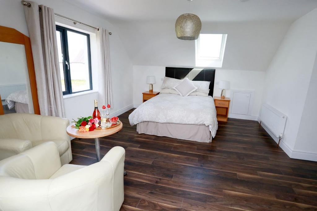Luxury 6 Bedroom Spiddal Villa, Jacuzzi, Balcony Galway Exterior photo