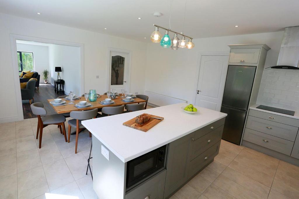 Luxury 6 Bedroom Spiddal Villa, Jacuzzi, Balcony Galway Exterior photo